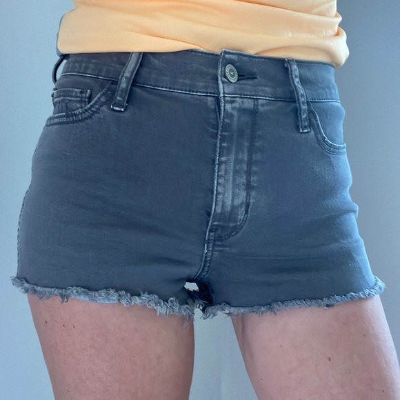 4/$24🦩 Hollister Jean Shorts - Picture 8 of 8